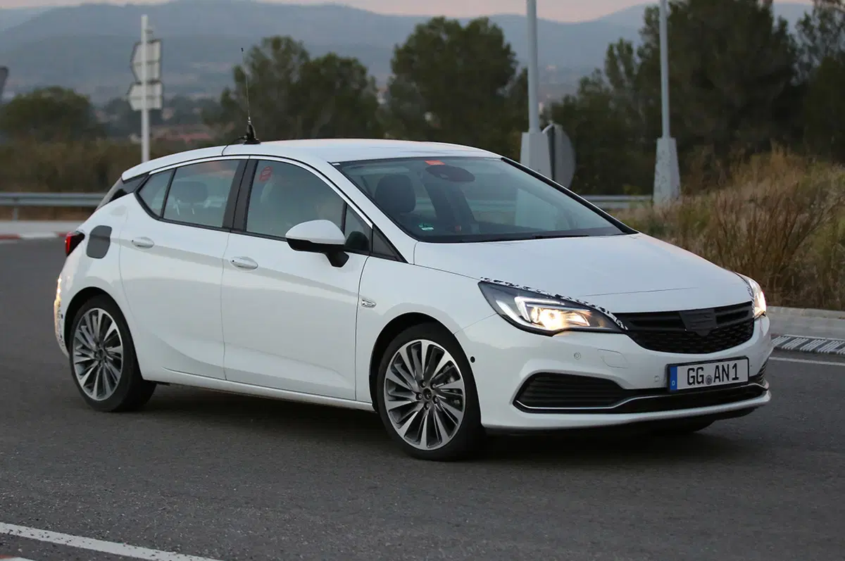 Opel Astra: pronta a tornare la GSi? (6)