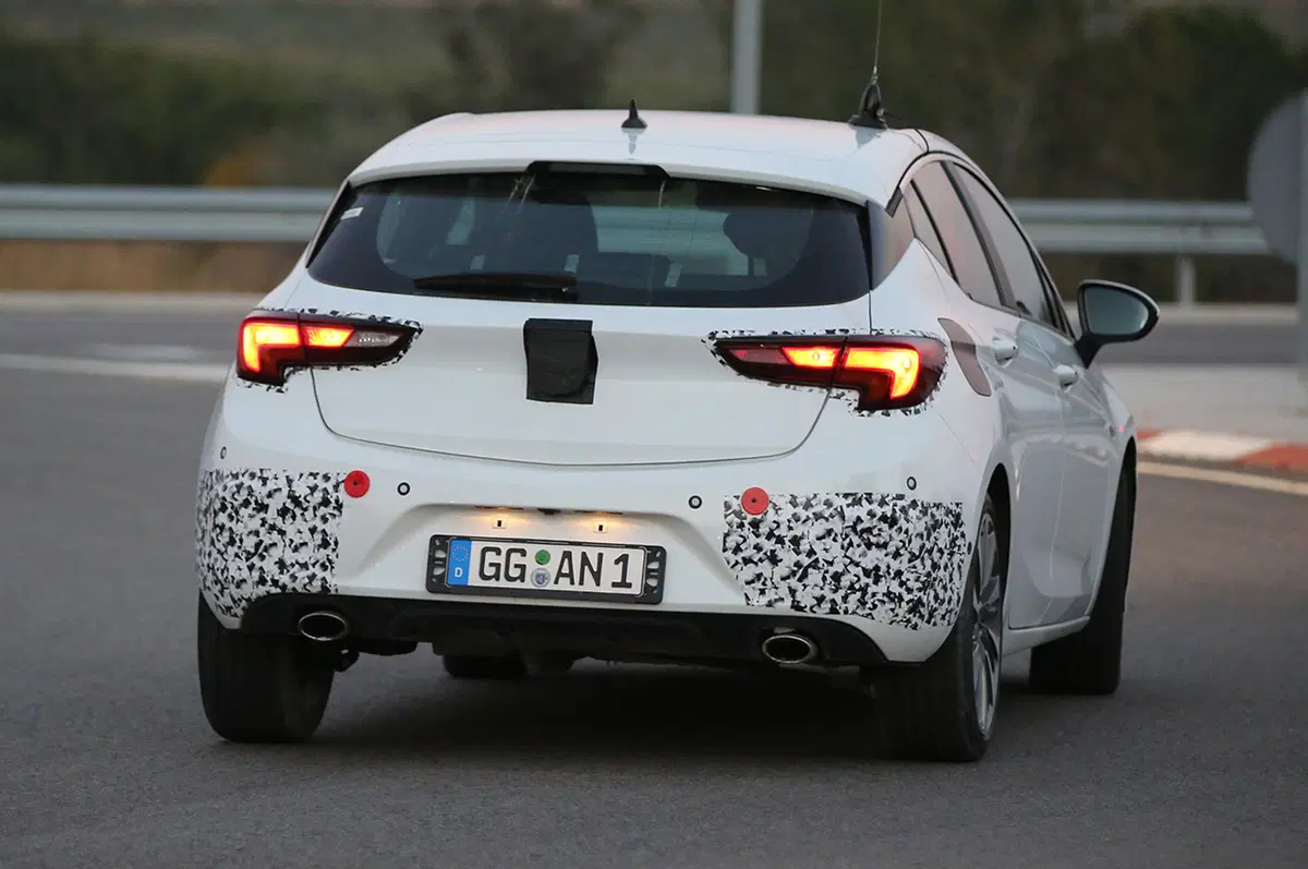 Opel Astra: pronta a tornare la GSi? (7)