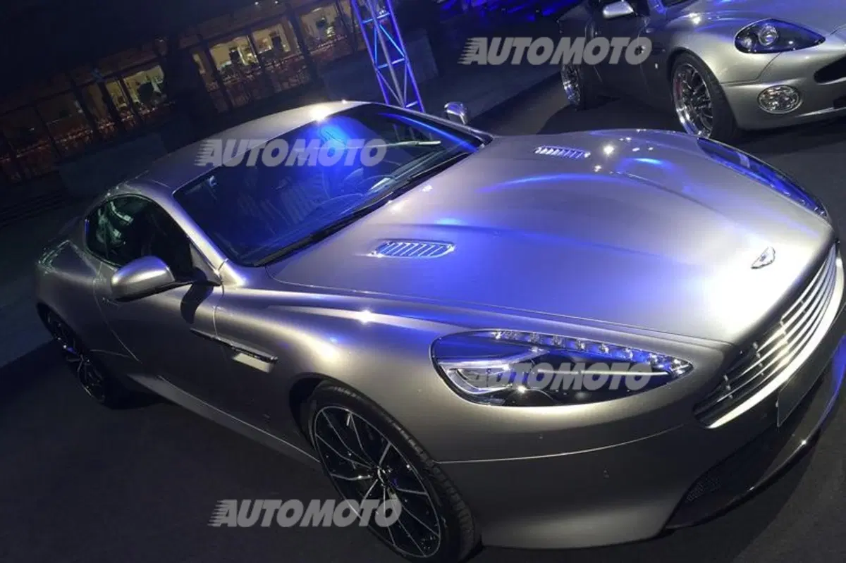 Una notte da 007. L’Aston Martin DB10 di James Bond a Milano (2)