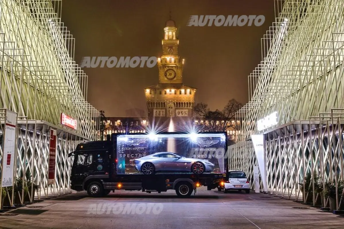 Una notte da 007. L’Aston Martin DB10 di James Bond a Milano (11)