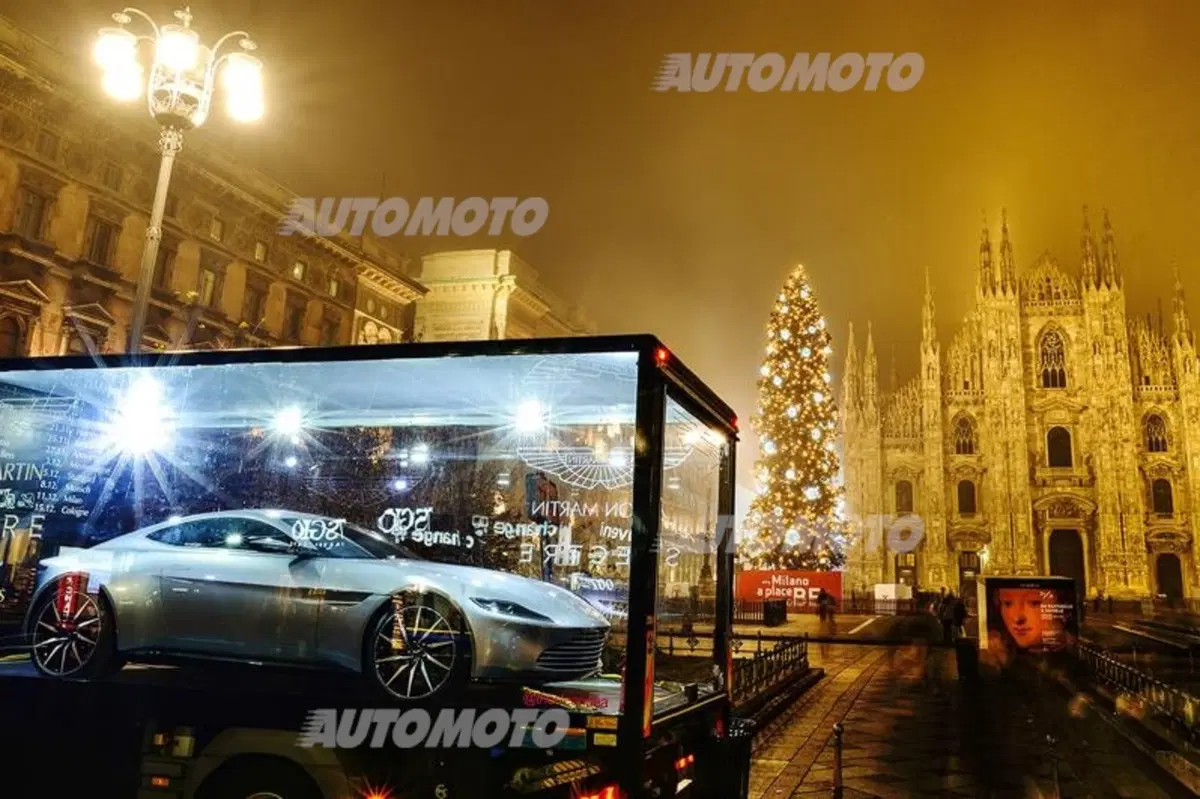 Una notte da 007. L’Aston Martin DB10 di James Bond a Milano (12)