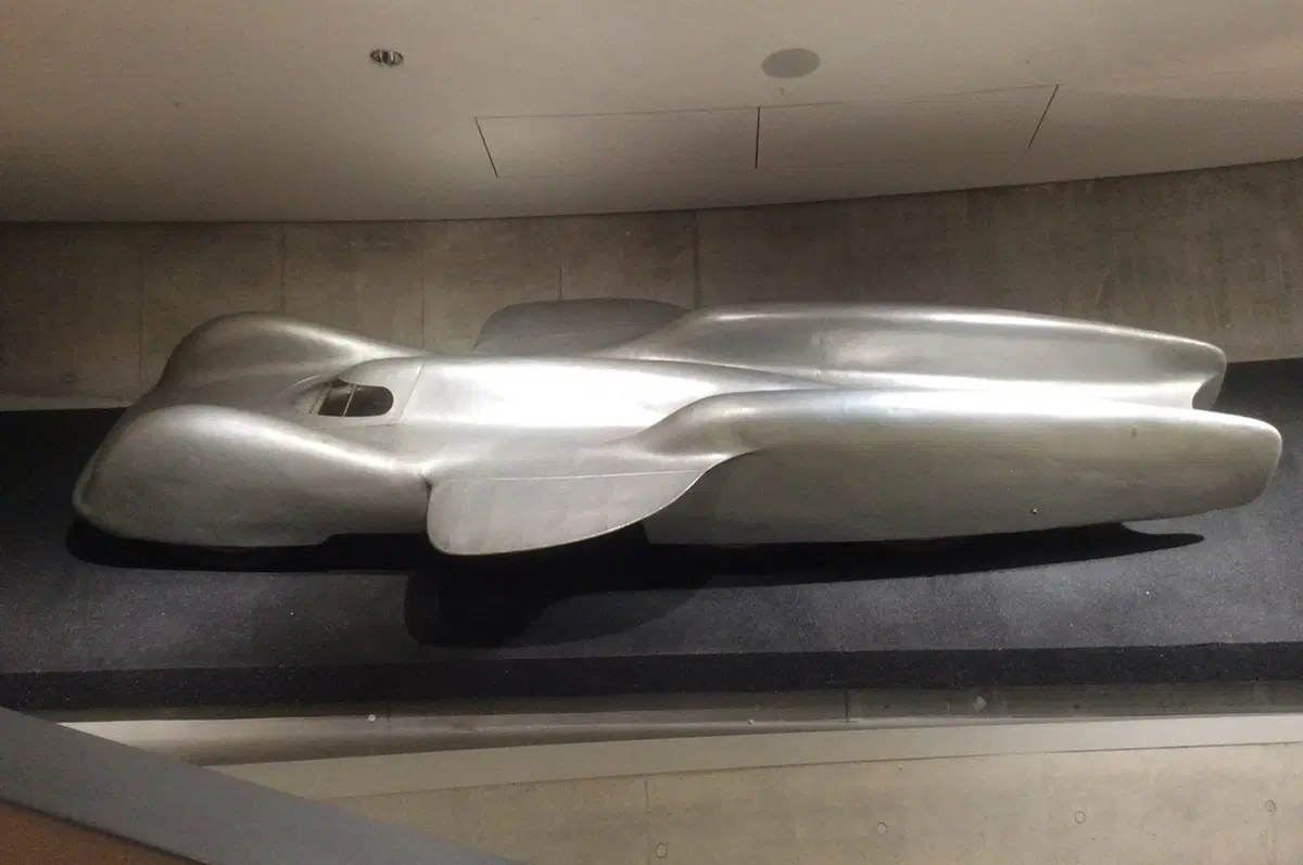 Mercedes, il Museo di Stoccarda si arricchisce della F1 di Hamilton (15)