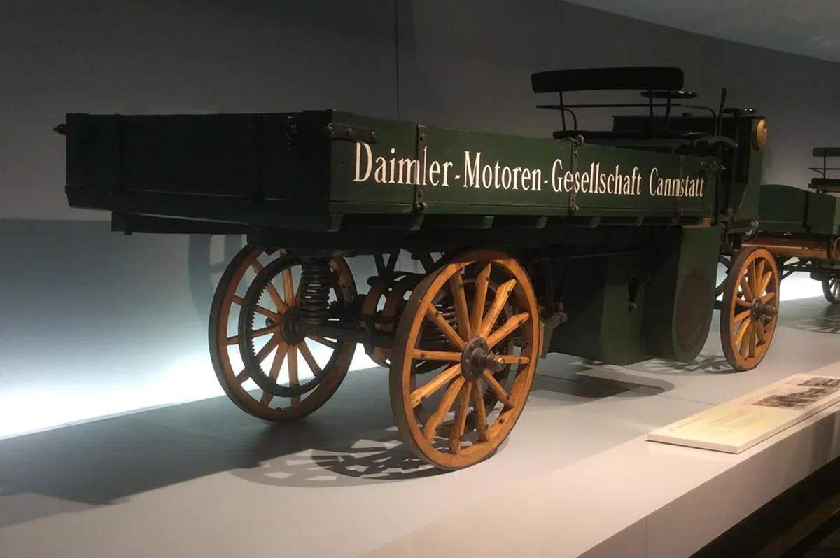 Mercedes, il Museo di Stoccarda si arricchisce della F1 di Hamilton (16)