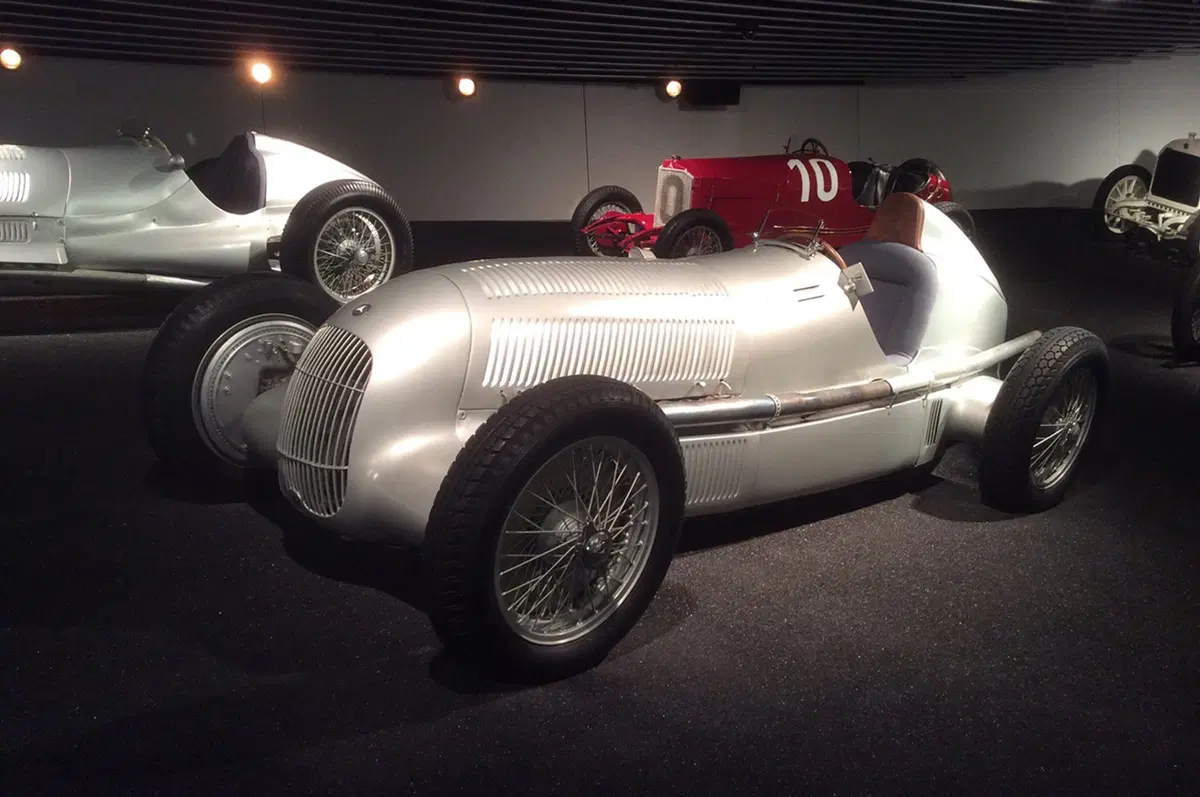 Mercedes, il Museo di Stoccarda si arricchisce della F1 di Hamilton (37)