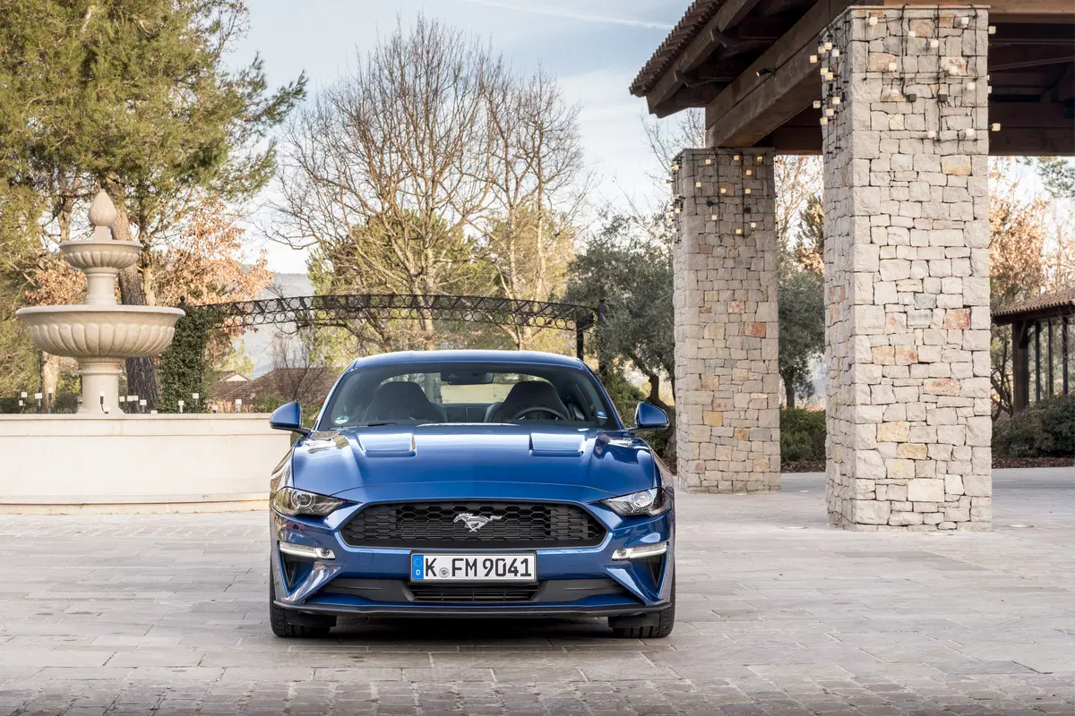 Ford Mustang 2018 restyling: cambio automatico a 10 marce, nuovo look e motori da 290 e 450 cv [Vide (2)
