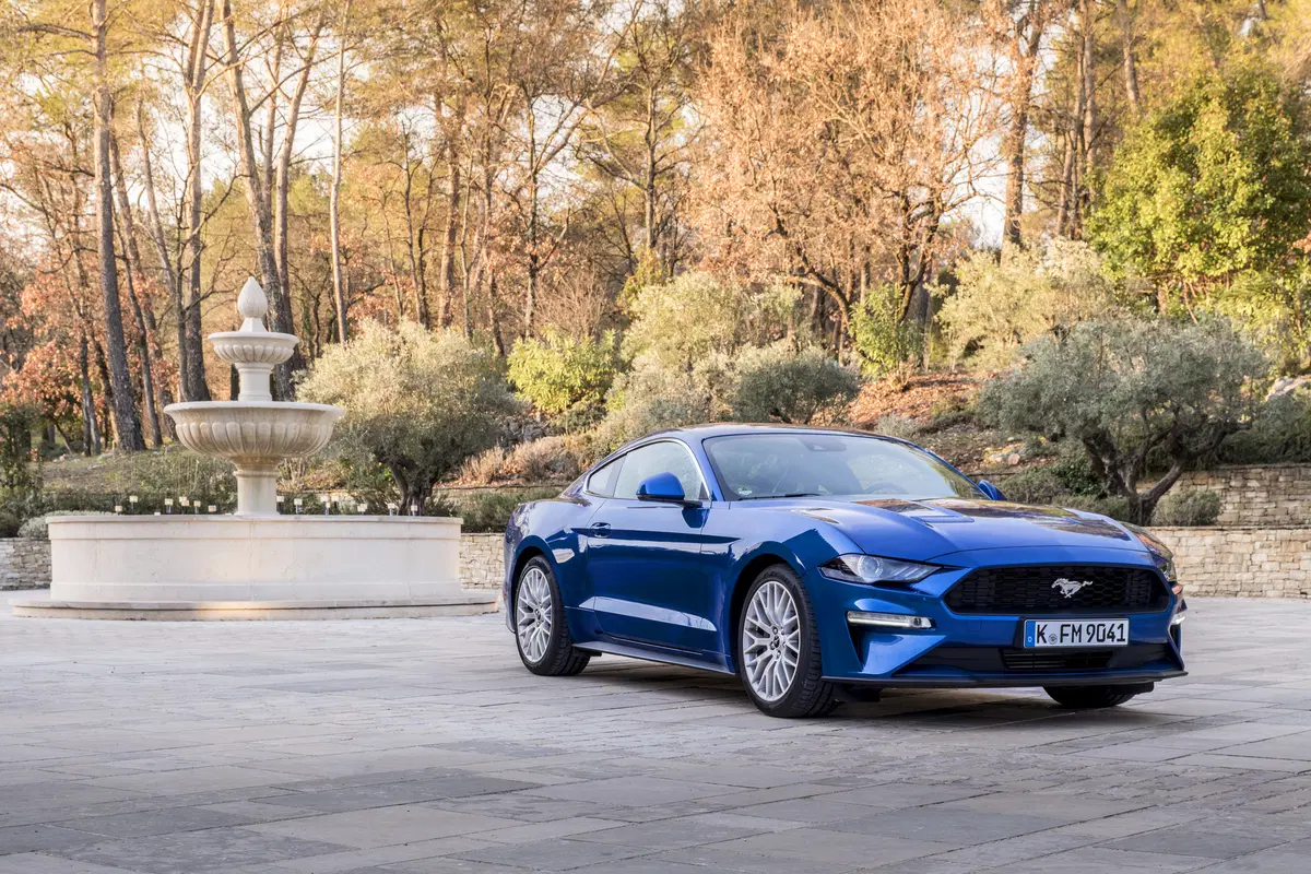 Ford Mustang 2018 restyling: cambio automatico a 10 marce, nuovo look e motori da 290 e 450 cv [Vide (5)