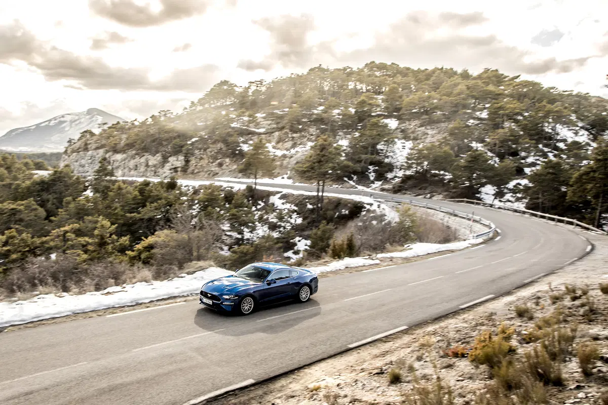 Ford Mustang 2018 restyling: cambio automatico a 10 marce, nuovo look e motori da 290 e 450 cv [Vide (7)