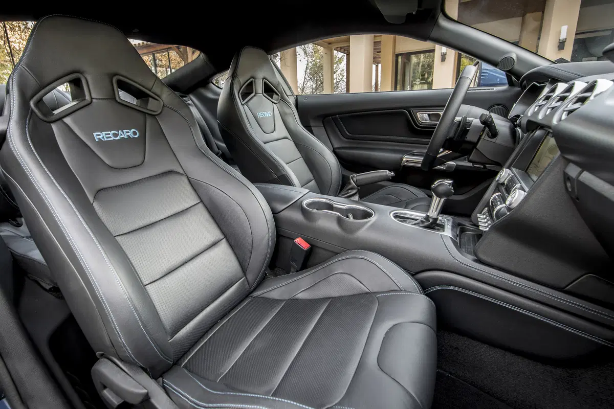 Ford Mustang 2018 restyling: cambio automatico a 10 marce, nuovo look e motori da 290 e 450 cv [Vide (20)