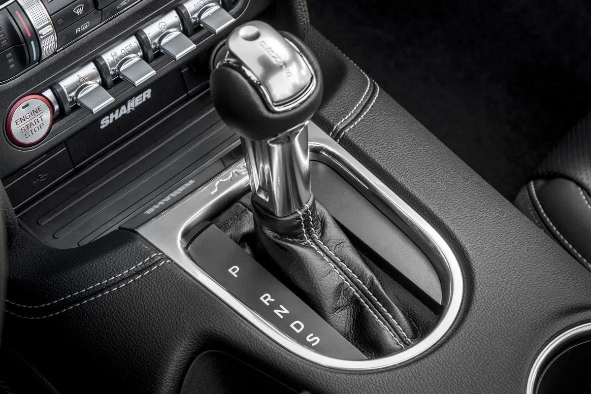 Ford Mustang 2018 restyling: cambio automatico a 10 marce, nuovo look e motori da 290 e 450 cv [Vide (24)