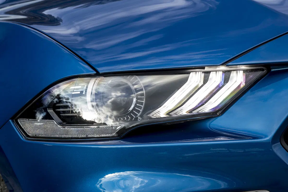 Ford Mustang 2018 restyling: cambio automatico a 10 marce, nuovo look e motori da 290 e 450 cv [Vide (28)