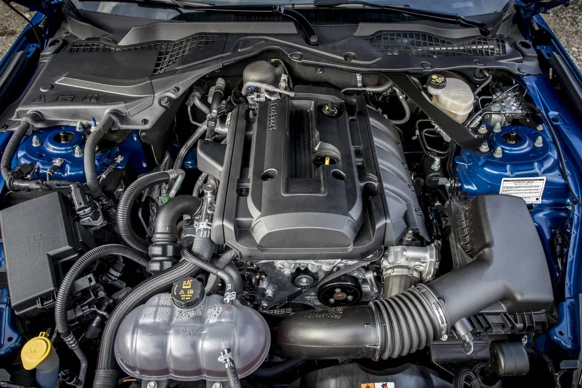 Ford Mustang 2018 restyling: cambio automatico a 10 marce, nuovo look e motori da 290 e 450 cv [Vide (33)