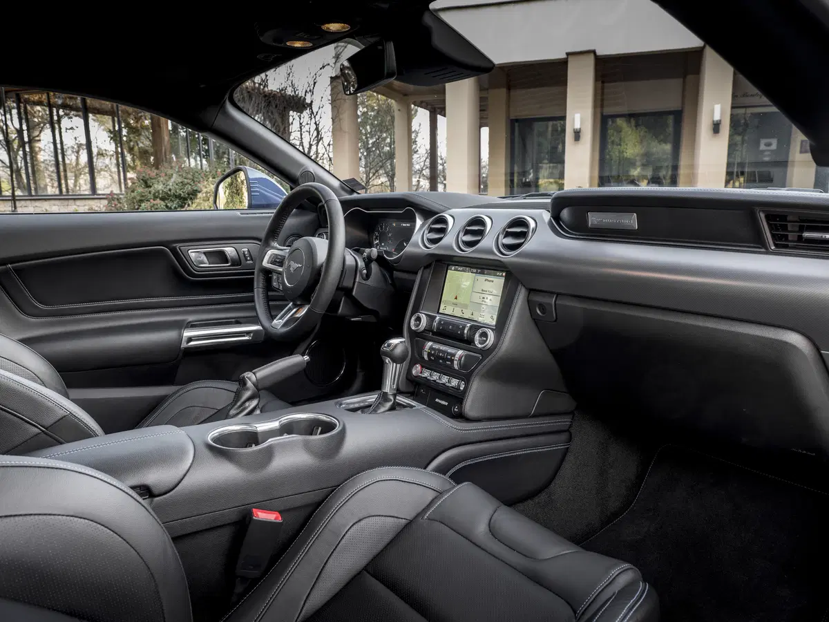 Ford Mustang 2018 restyling: cambio automatico a 10 marce, nuovo look e motori da 290 e 450 cv [Vide (35)