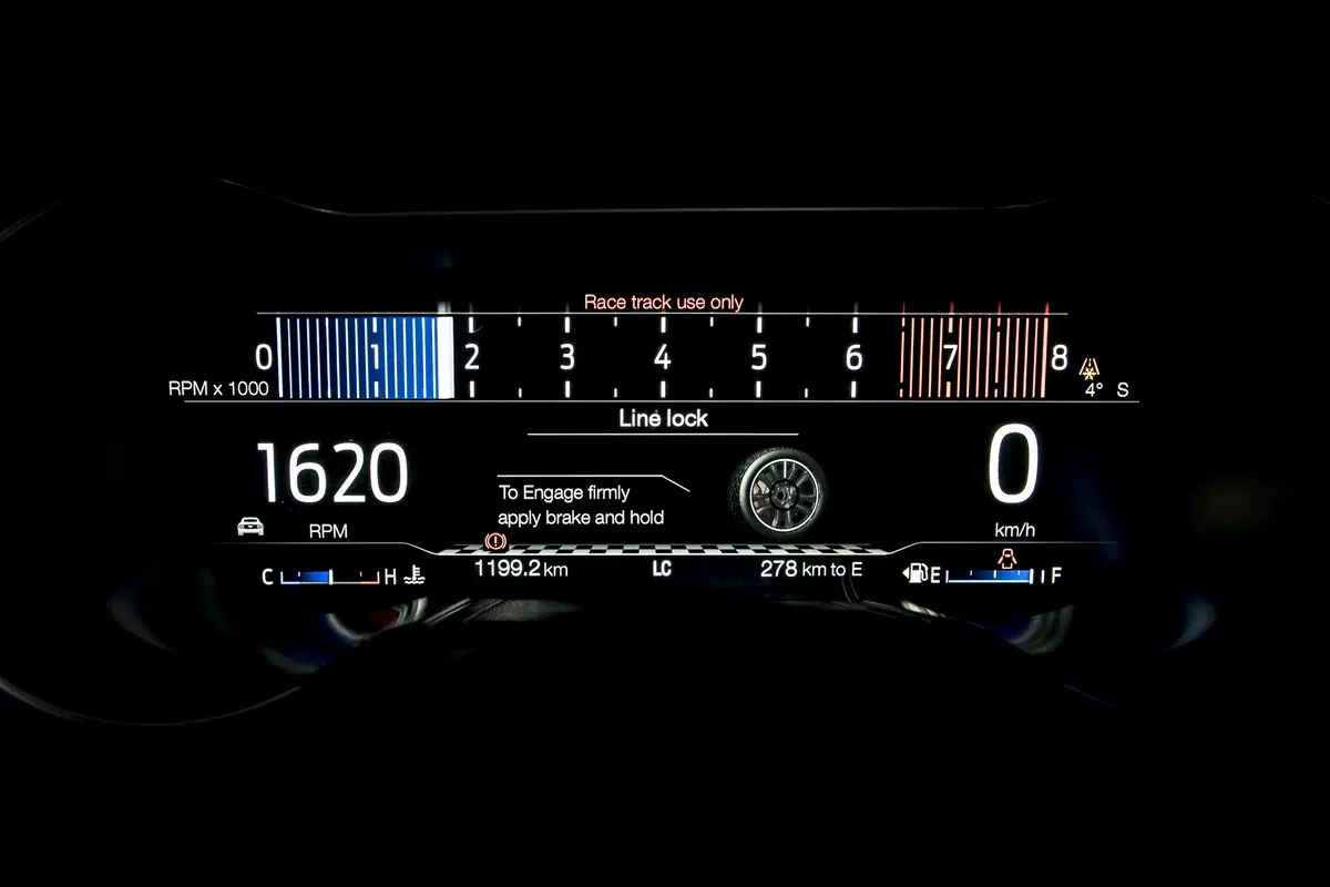 Ford Mustang 2018 restyling: cambio automatico a 10 marce, nuovo look e motori da 290 e 450 cv [Vide (37)