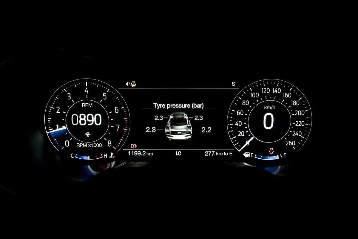 Ford Mustang 2018 restyling: cambio automatico a 10 marce, nuovo look e motori da 290 e 450 cv [Vide (43)