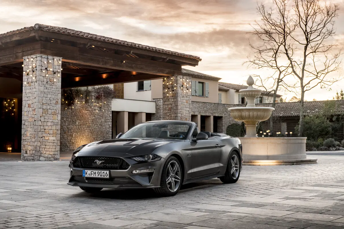 Ford Mustang 2018 restyling: cambio automatico a 10 marce, nuovo look e motori da 290 e 450 cv [Vide (46)