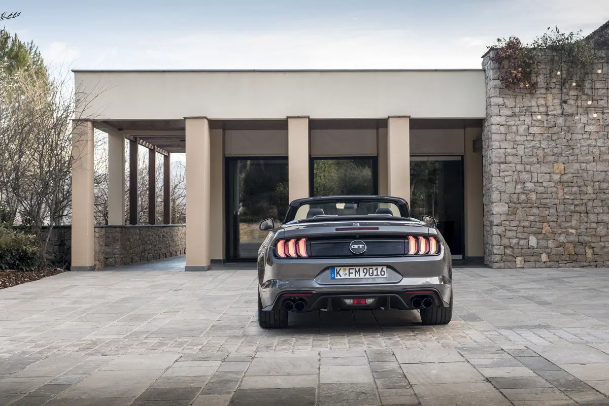 Ford Mustang 2018 restyling: cambio automatico a 10 marce, nuovo look e motori da 290 e 450 cv [Vide (47)