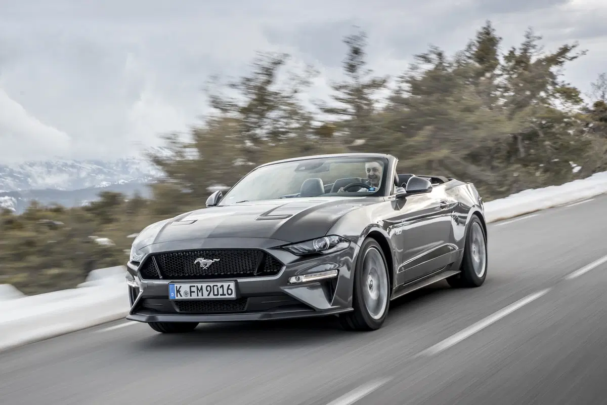 Ford Mustang 2018 restyling: cambio automatico a 10 marce, nuovo look e motori da 290 e 450 cv [Vide (48)