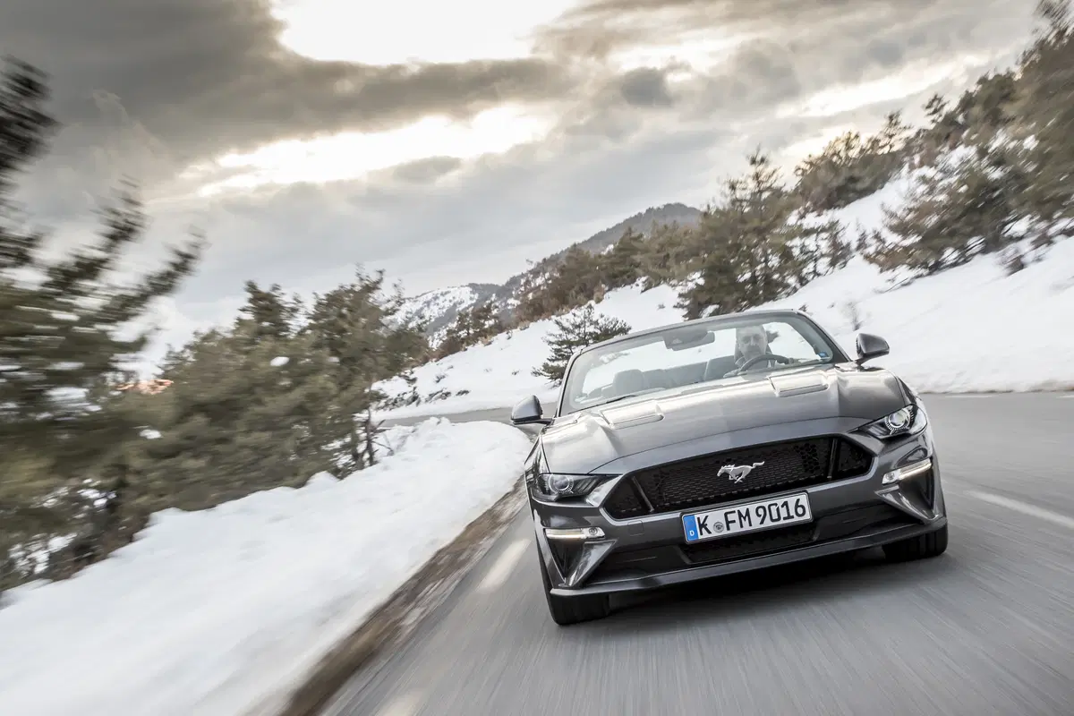 Ford Mustang 2018 restyling: cambio automatico a 10 marce, nuovo look e motori da 290 e 450 cv [Vide (49)