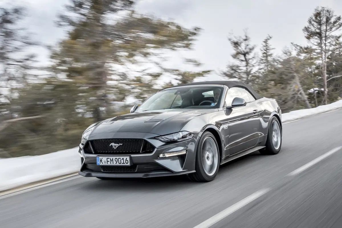 Ford Mustang 2018 restyling: cambio automatico a 10 marce, nuovo look e motori da 290 e 450 cv [Vide (50)