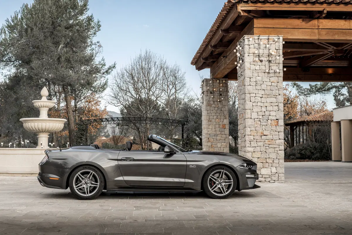 Ford Mustang 2018 restyling: cambio automatico a 10 marce, nuovo look e motori da 290 e 450 cv [Vide (54)