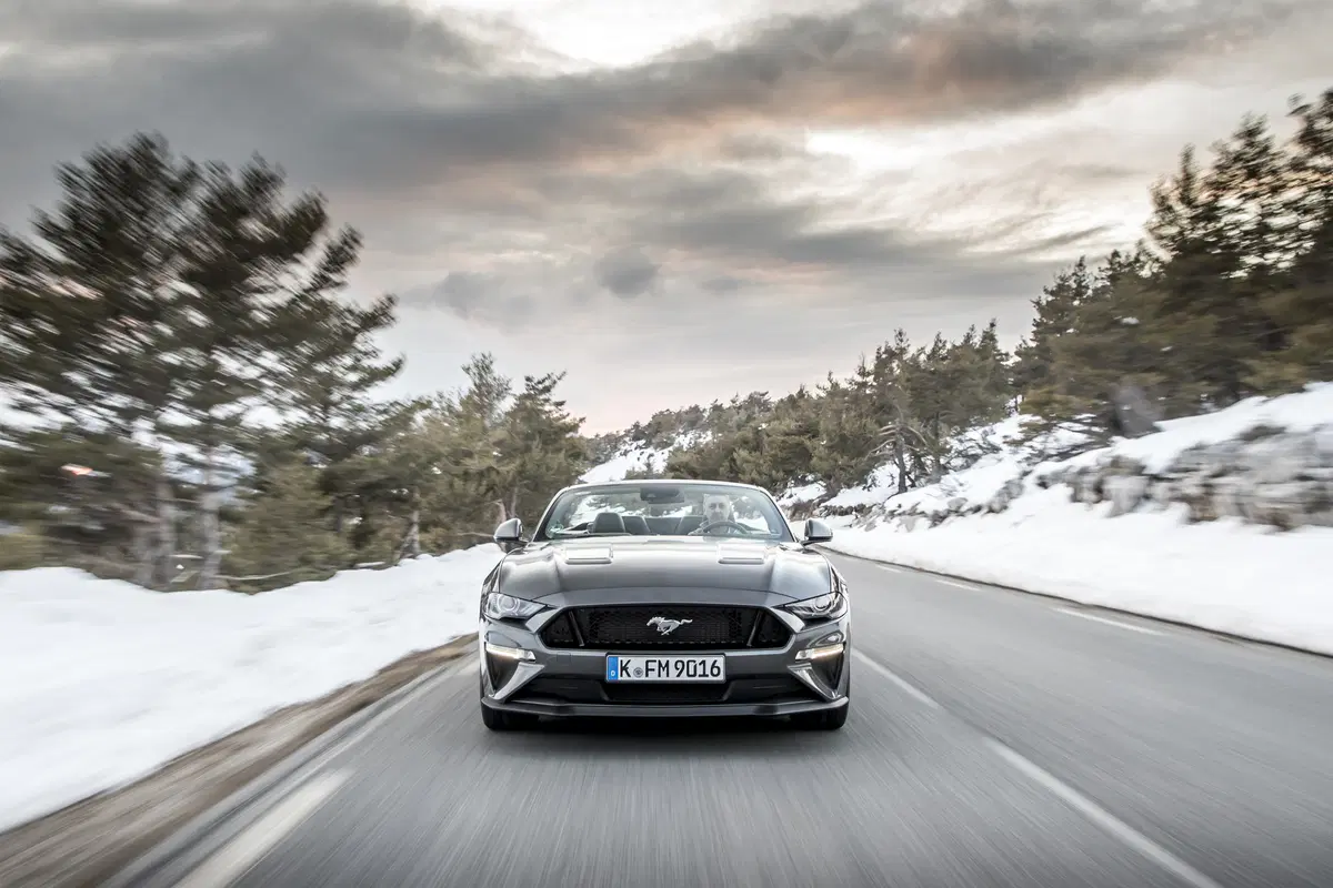 Ford Mustang 2018 restyling: cambio automatico a 10 marce, nuovo look e motori da 290 e 450 cv [Vide (52)