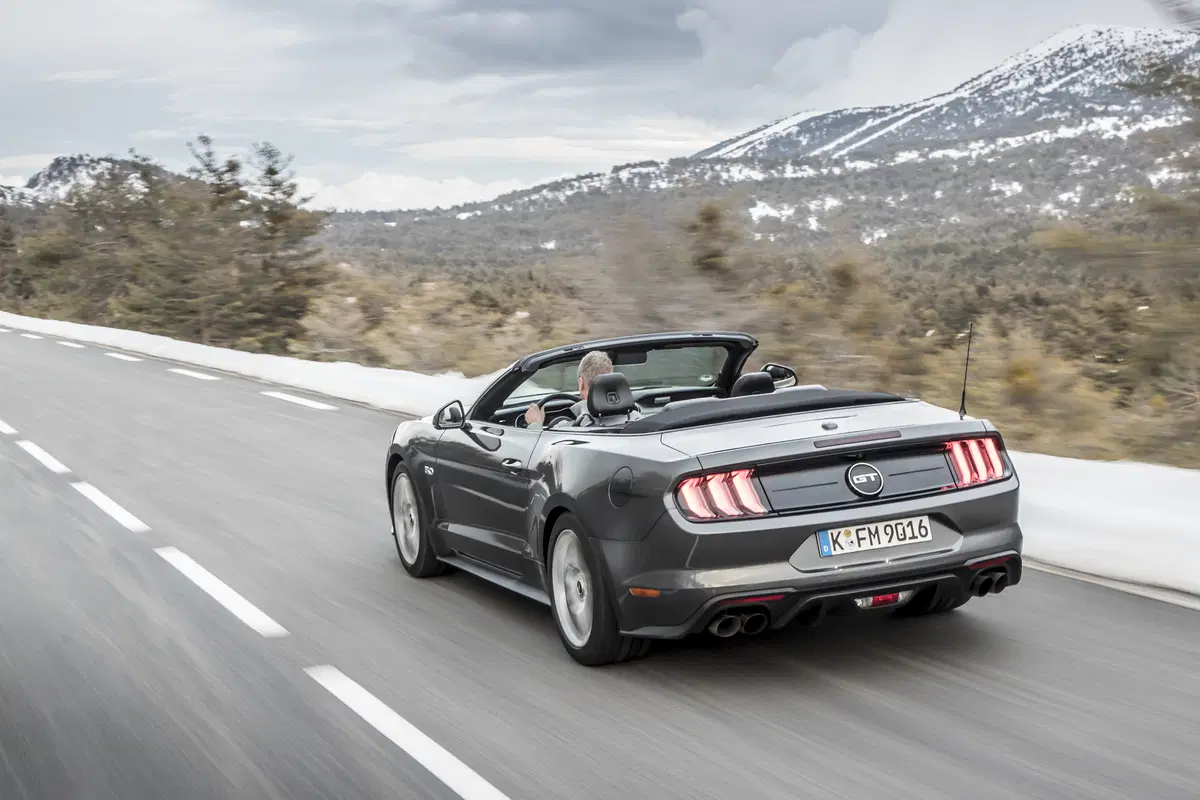 Ford Mustang 2018 restyling: cambio automatico a 10 marce, nuovo look e motori da 290 e 450 cv [Vide (53)
