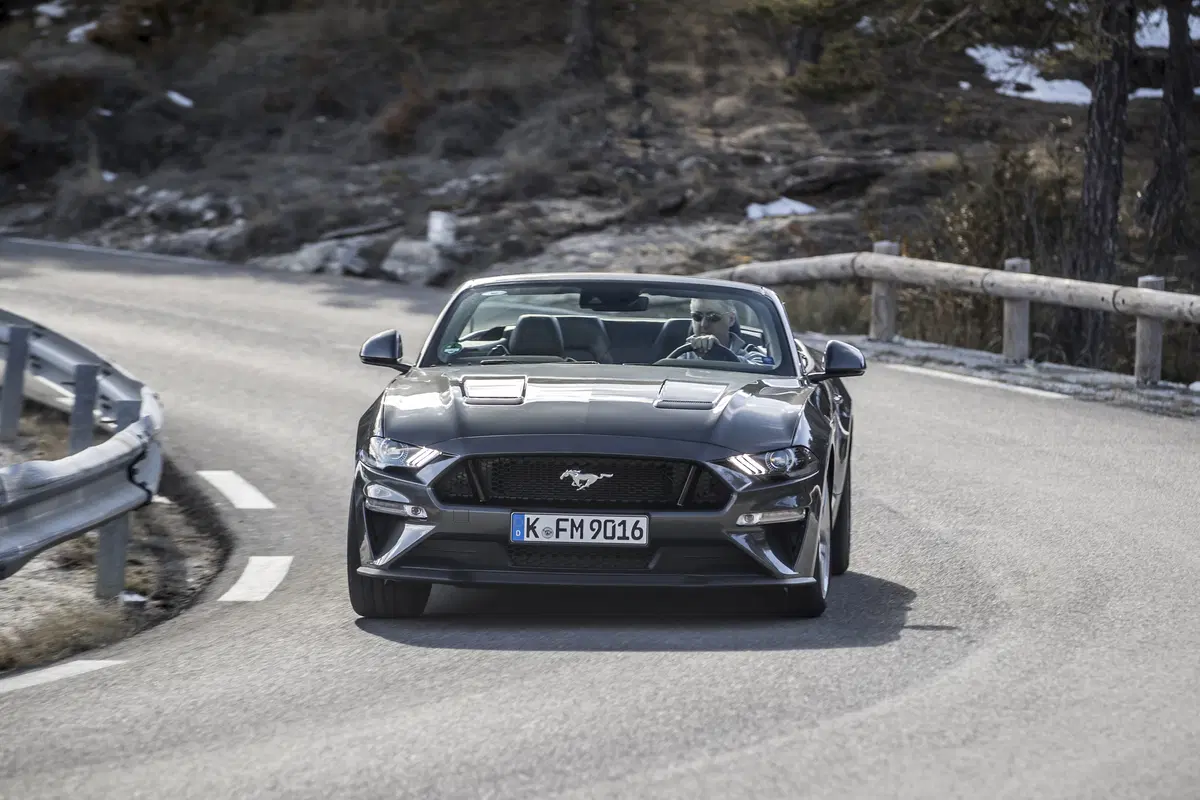 Ford Mustang 2018 restyling: cambio automatico a 10 marce, nuovo look e motori da 290 e 450 cv [Vide (59)