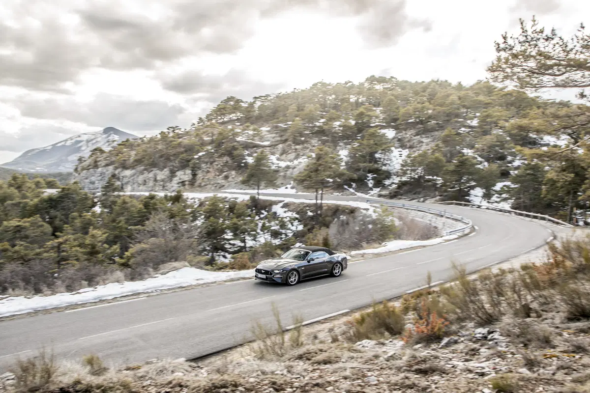 Ford Mustang 2018 restyling: cambio automatico a 10 marce, nuovo look e motori da 290 e 450 cv [Vide (60)