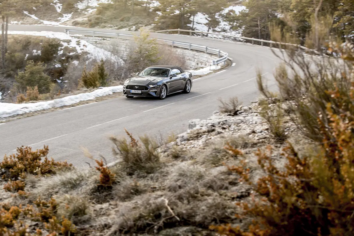 Ford Mustang 2018 restyling: cambio automatico a 10 marce, nuovo look e motori da 290 e 450 cv [Vide (62)
