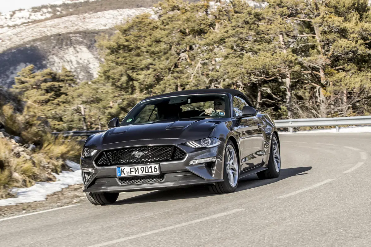 Ford Mustang 2018 restyling: cambio automatico a 10 marce, nuovo look e motori da 290 e 450 cv [Vide (63)