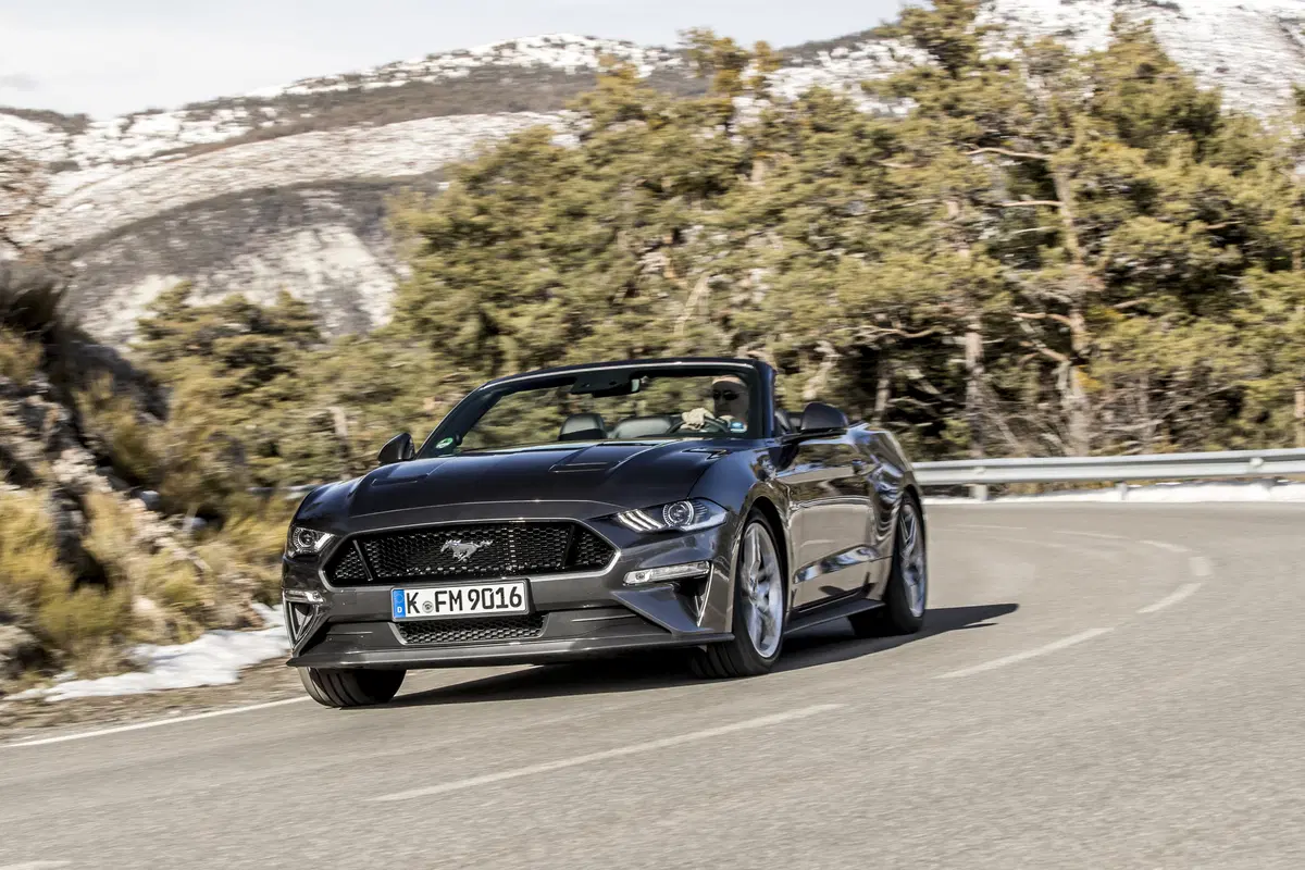 Ford Mustang 2018 restyling: cambio automatico a 10 marce, nuovo look e motori da 290 e 450 cv [Vide (64)
