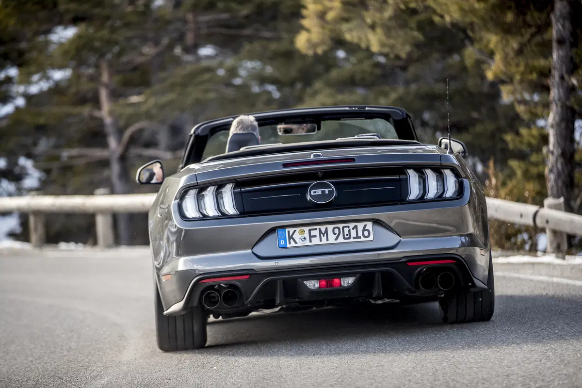 Ford Mustang 2018 restyling: cambio automatico a 10 marce, nuovo look e motori da 290 e 450 cv [Vide (65)
