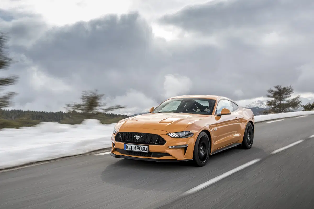 Ford Mustang 2018 restyling: cambio automatico a 10 marce, nuovo look e motori da 290 e 450 cv [Vide (66)