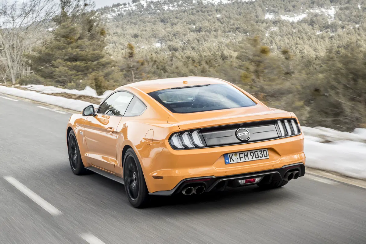 Ford Mustang 2018 restyling: cambio automatico a 10 marce, nuovo look e motori da 290 e 450 cv [Vide (67)