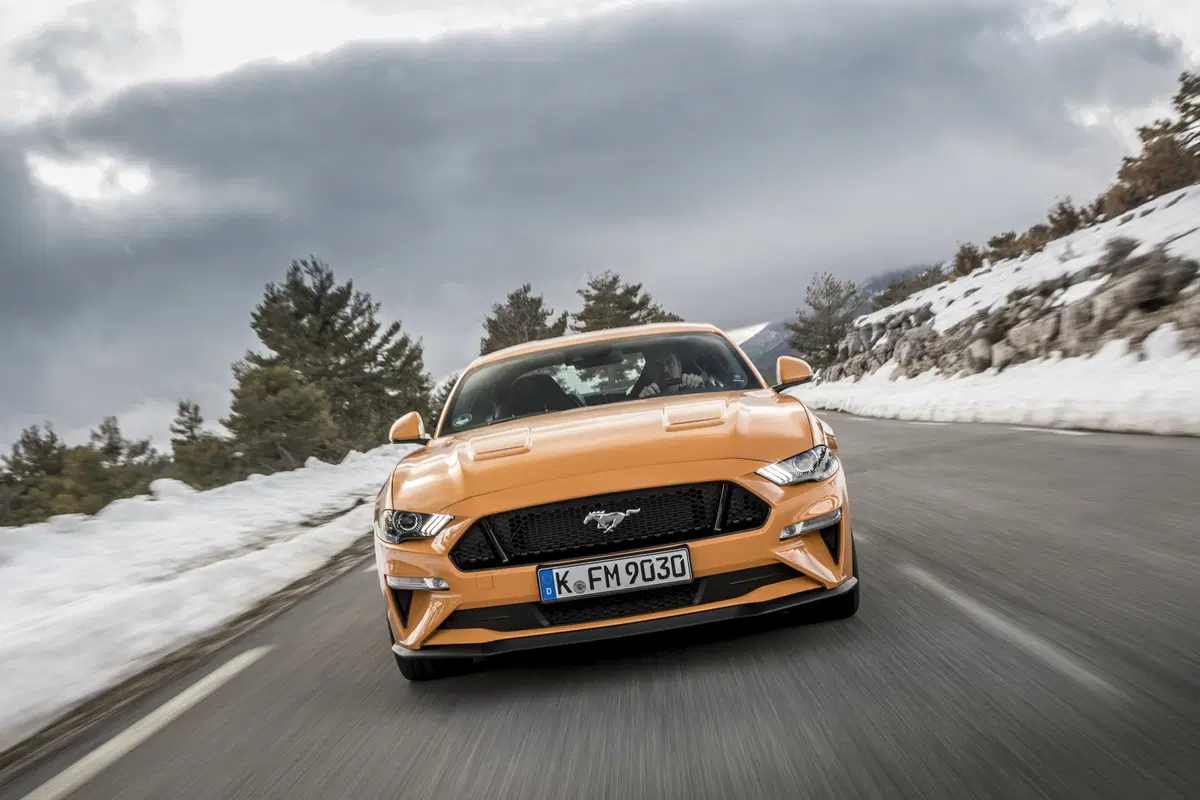 Ford Mustang 2018 restyling: cambio automatico a 10 marce, nuovo look e motori da 290 e 450 cv [Vide (68)