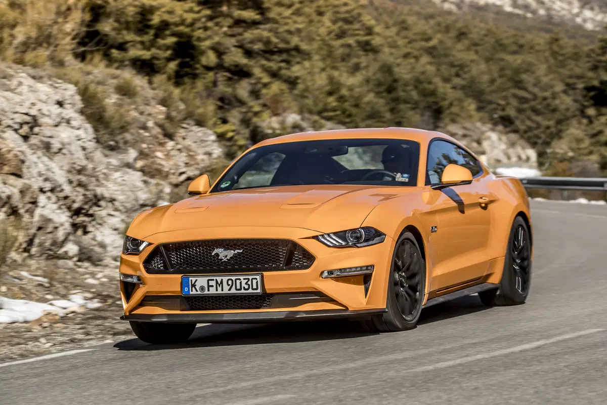 Ford Mustang 2018 restyling: cambio automatico a 10 marce, nuovo look e motori da 290 e 450 cv [Vide (81)