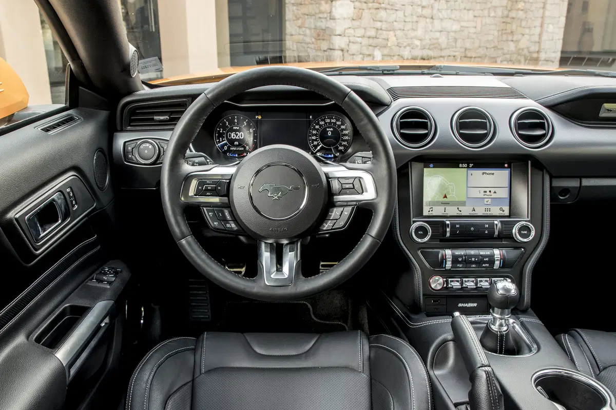 Ford Mustang 2018 restyling: cambio automatico a 10 marce, nuovo look e motori da 290 e 450 cv [Vide (82)