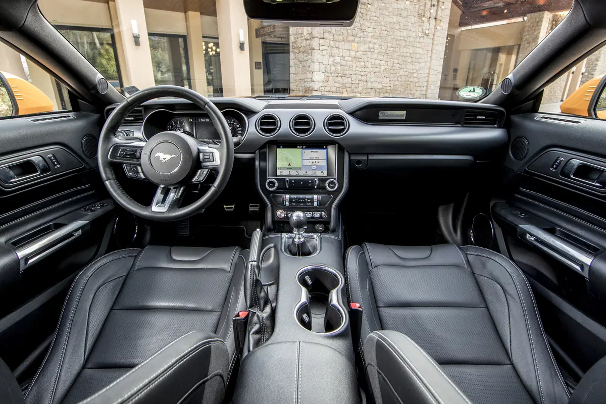 Ford Mustang 2018 restyling: cambio automatico a 10 marce, nuovo look e motori da 290 e 450 cv [Vide (84)