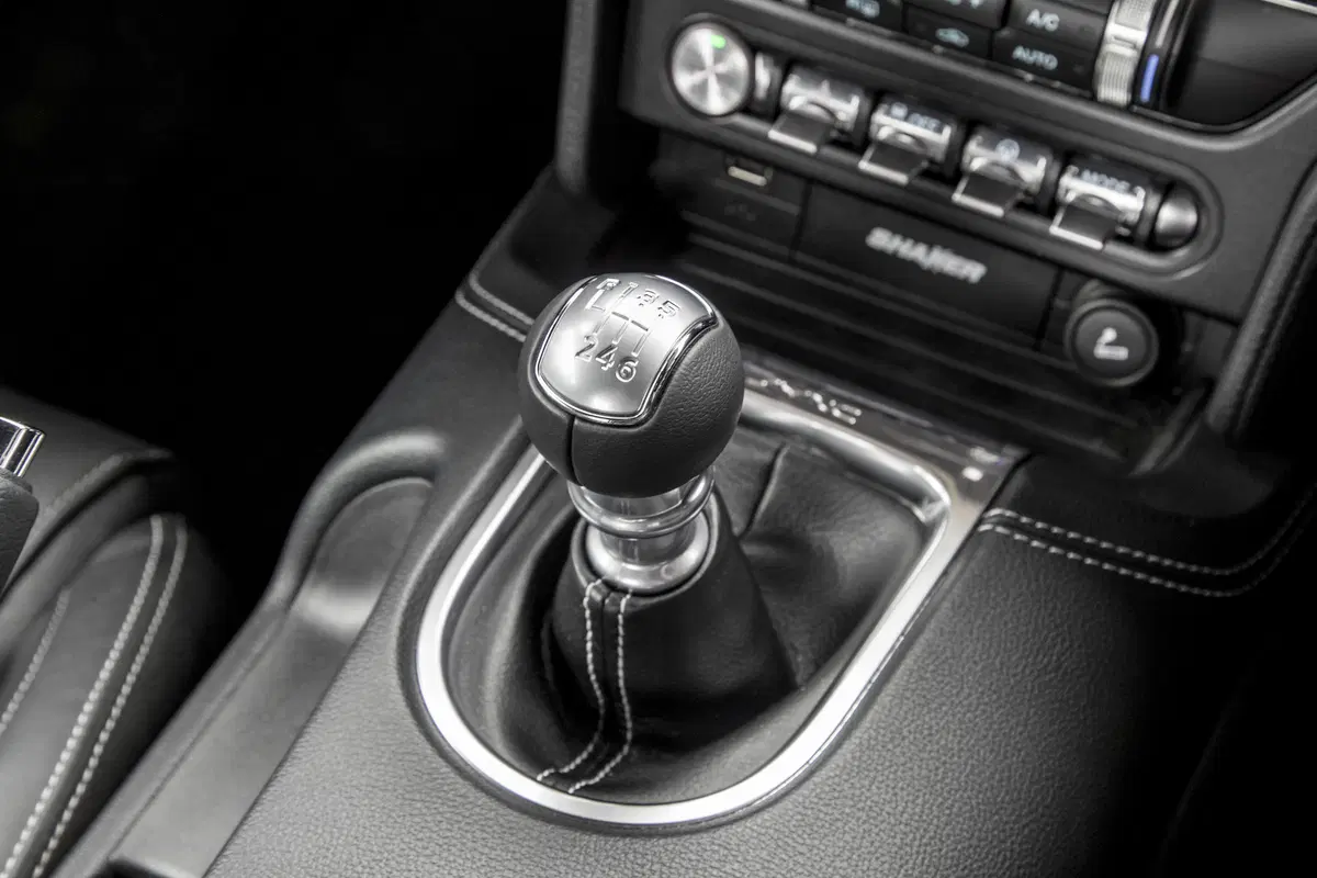 Ford Mustang 2018 restyling: cambio automatico a 10 marce, nuovo look e motori da 290 e 450 cv [Vide (93)