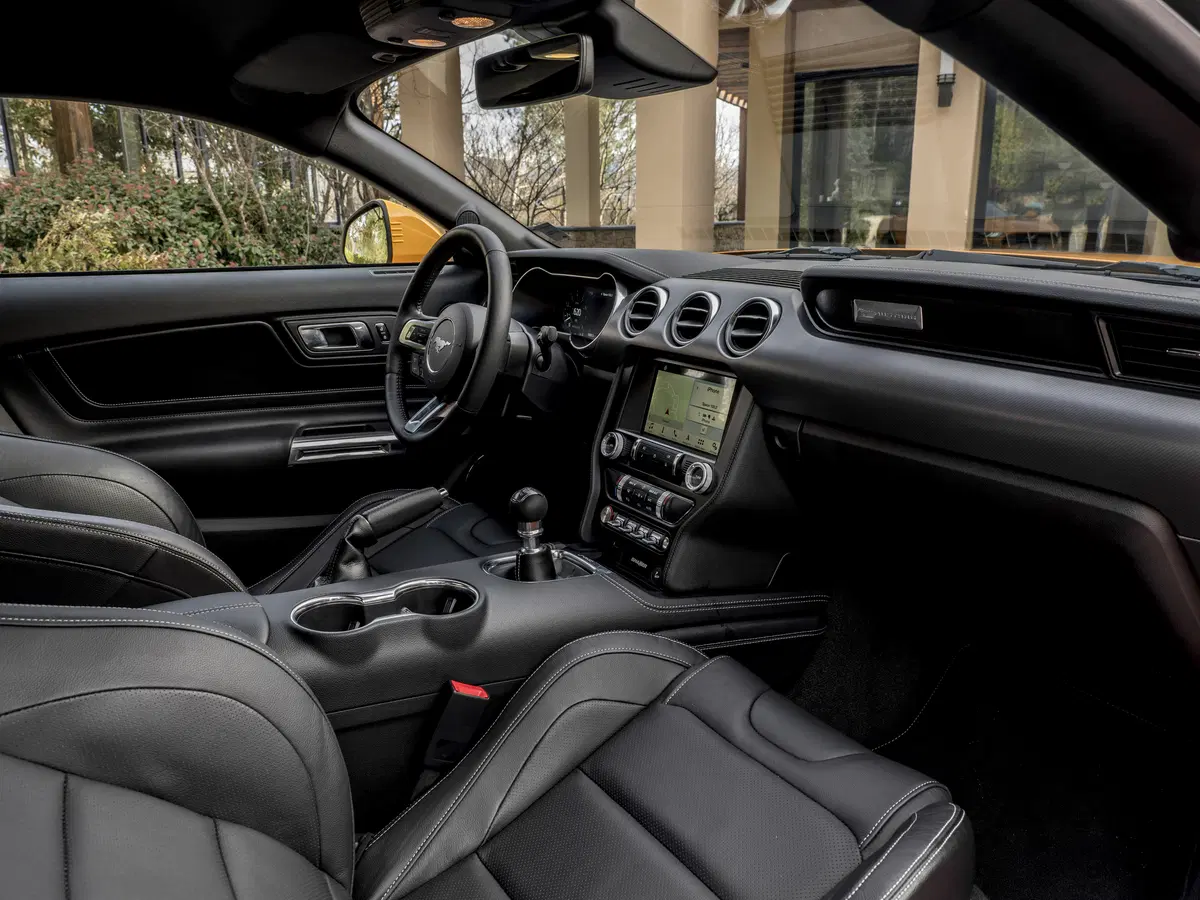 Ford Mustang 2018 restyling: cambio automatico a 10 marce, nuovo look e motori da 290 e 450 cv [Vide (95)