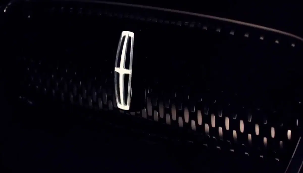Lincoln Aviator concept: le prime foto in attesa del Salone di New York (2)