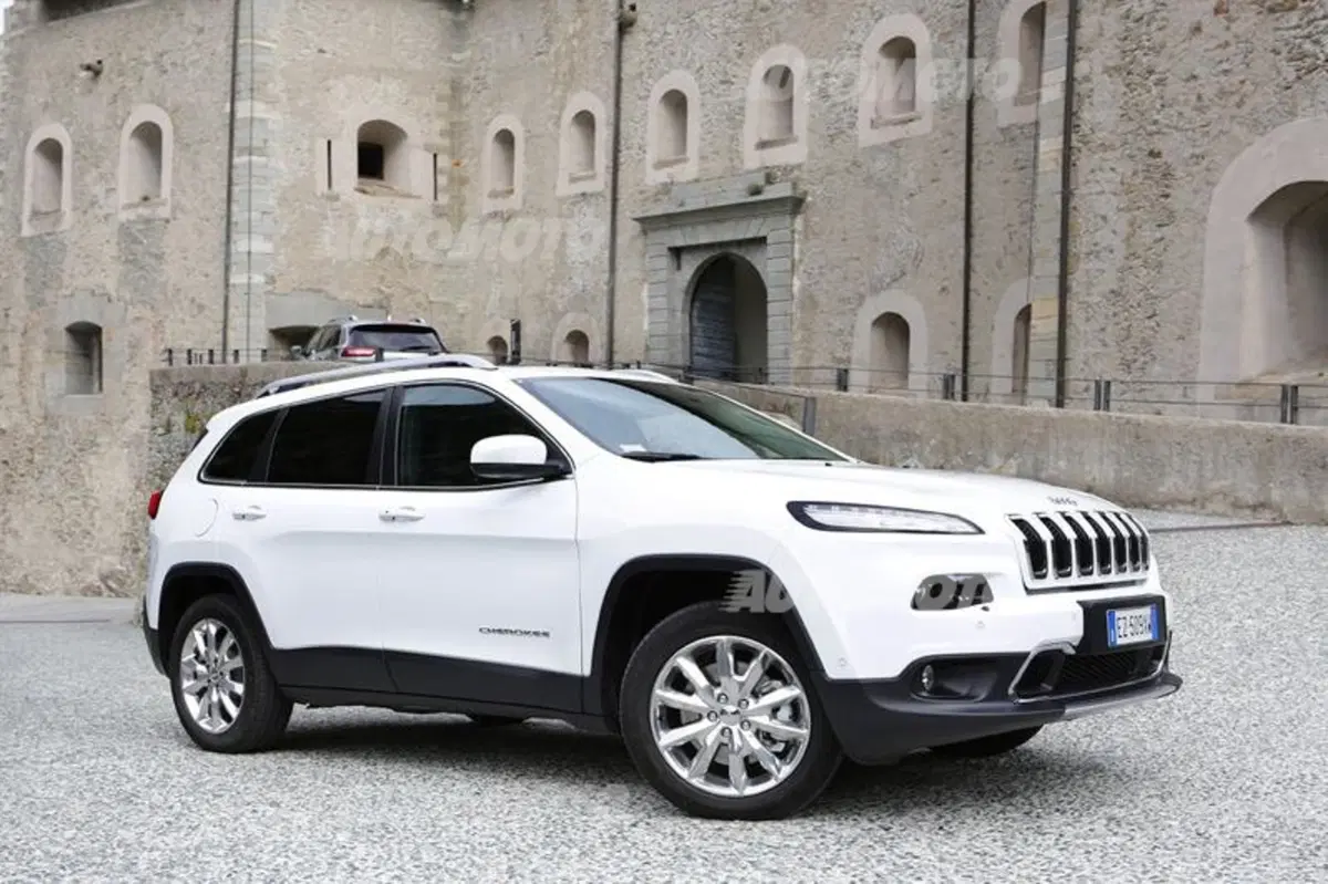Jeep Cherokee 2.2 200 CV (8)