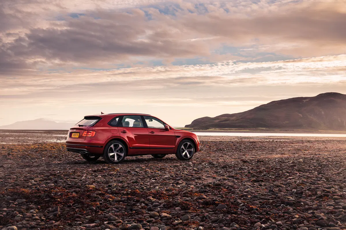 Quale comprare, Confronto: Lamborghini Urus Vs Bentley Bentayga (9)