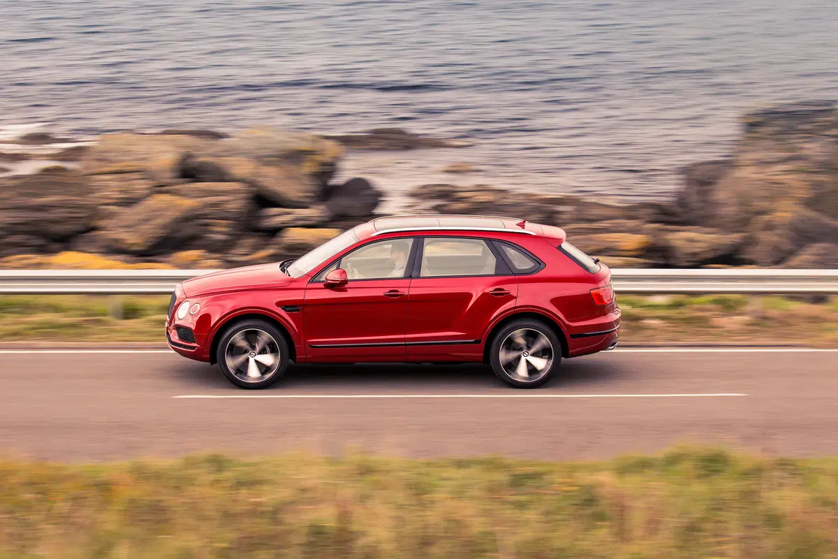 Quale comprare, Confronto: Lamborghini Urus Vs Bentley Bentayga (11)
