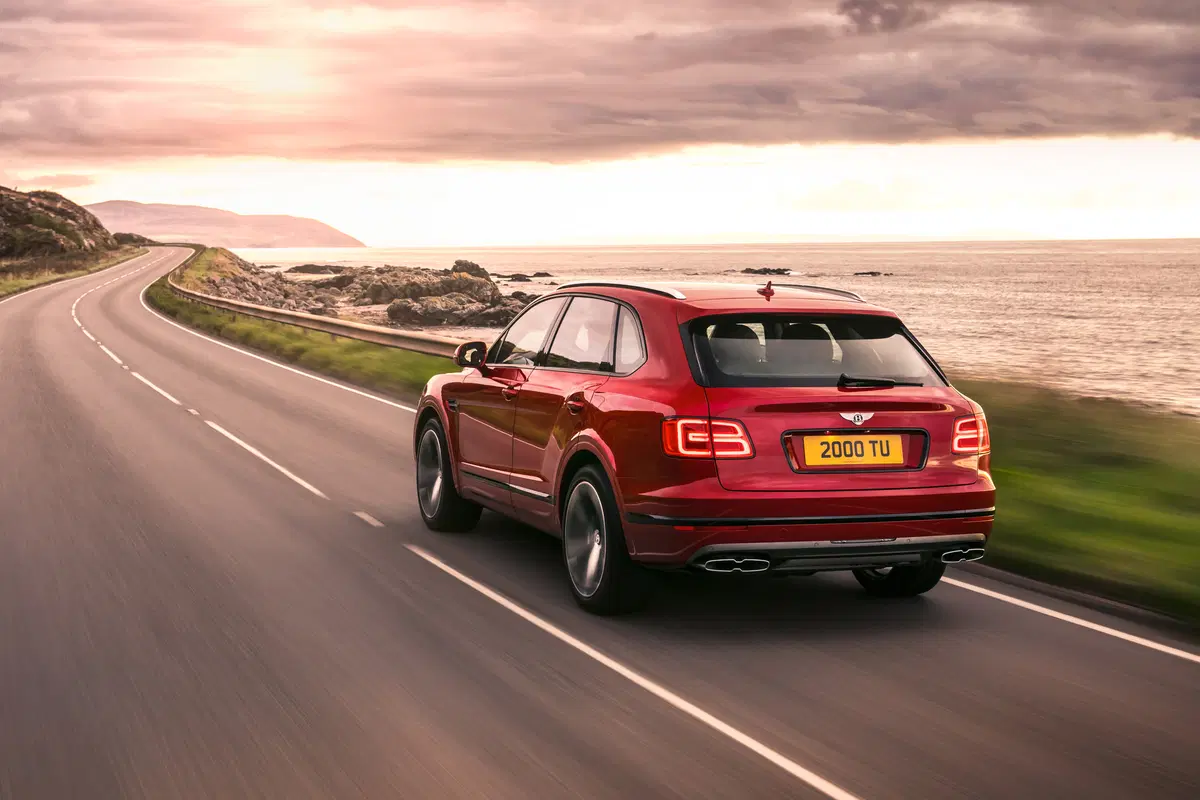 Quale comprare, Confronto: Lamborghini Urus Vs Bentley Bentayga (16)