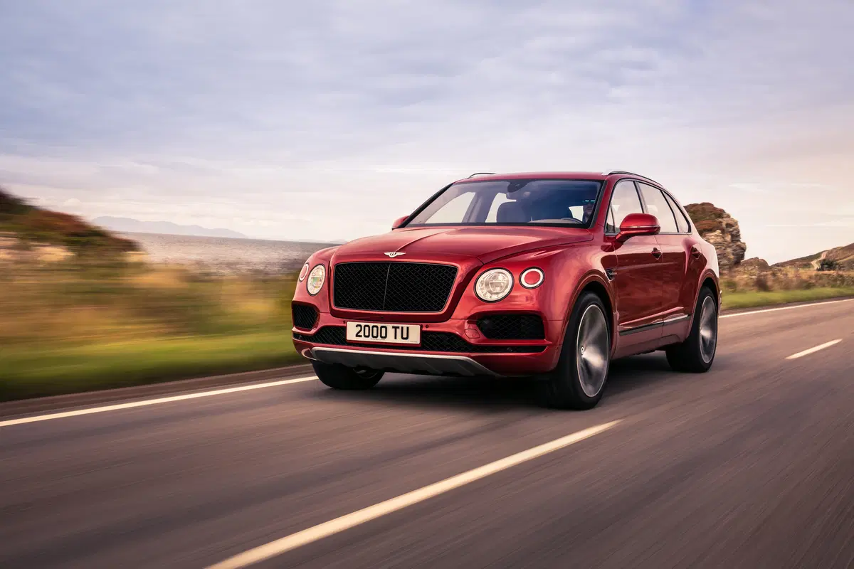 Quale comprare, Confronto: Lamborghini Urus Vs Bentley Bentayga (19)