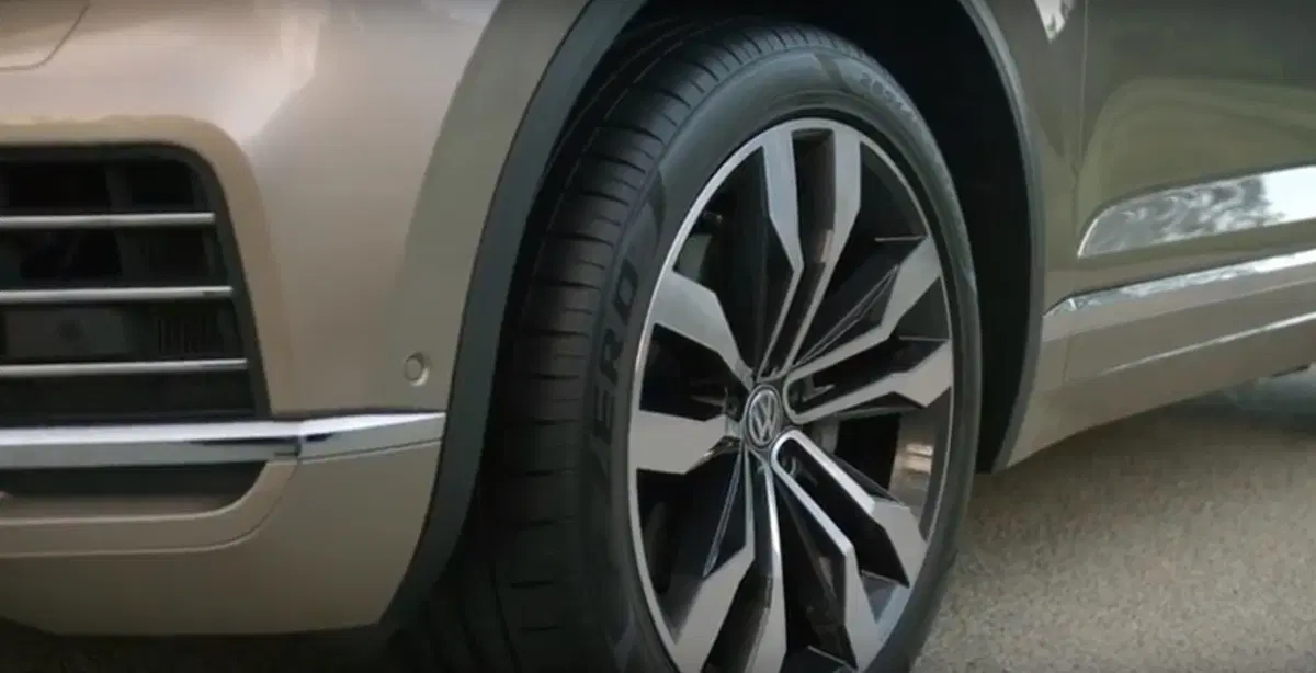 Volkswagen Touareg 2018, un video svela nuovi dettagli (2)