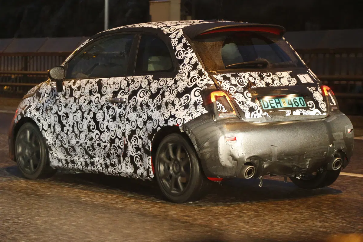 Abarth 500 restyling: beccato il muletto (5)