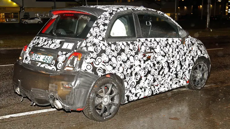 Abarth 500 restyling: beccato il muletto