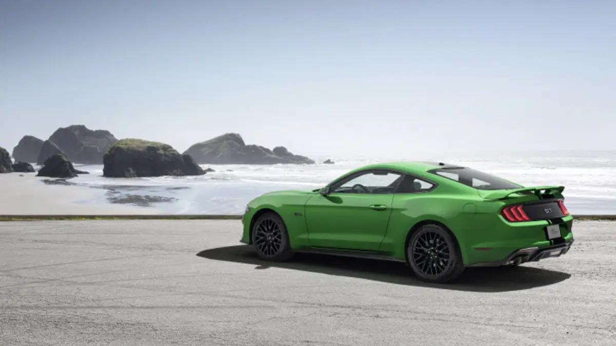 Ford Mustang 2018, nuova tinta Need for Green (2)